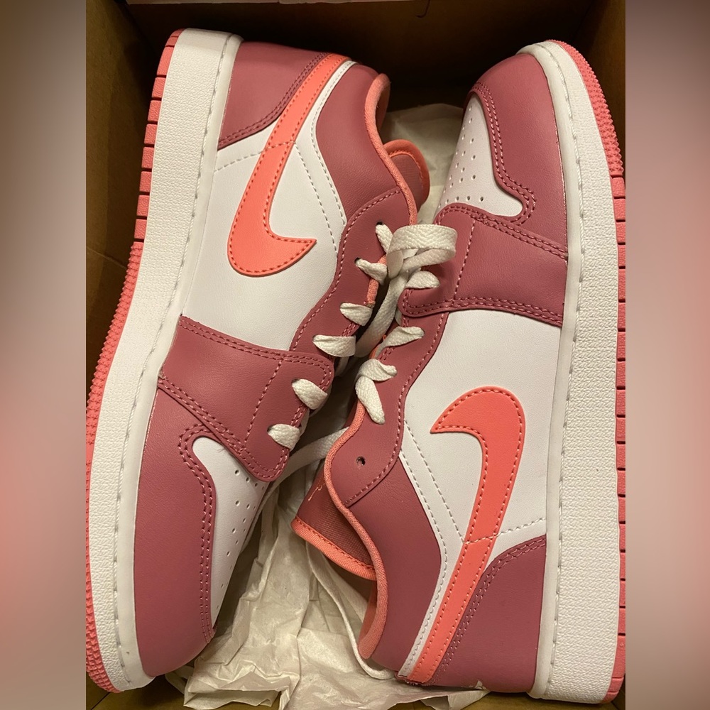 Youth size 7 Jordan 1 low